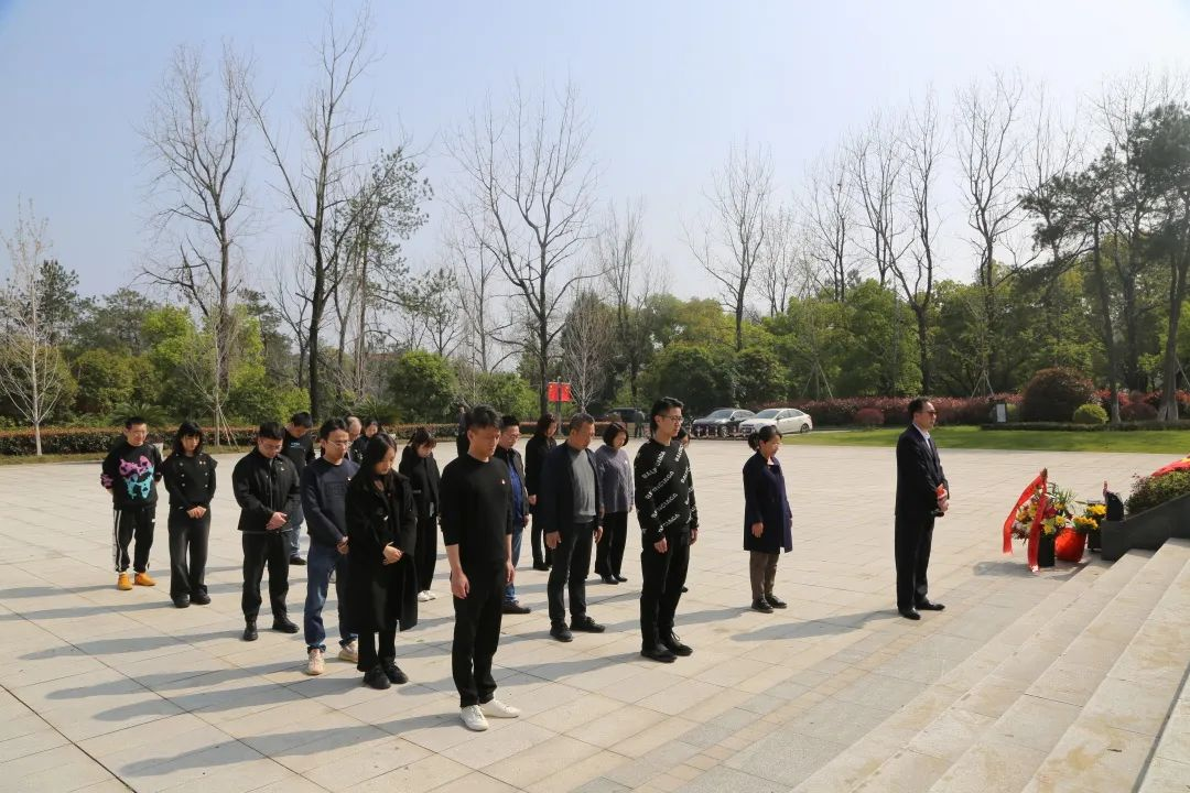 弘揚(yáng)傳統(tǒng)精神，緬懷革命先烈 | 集團(tuán)黨總支開展清明祭掃革命先烈活動(dòng)